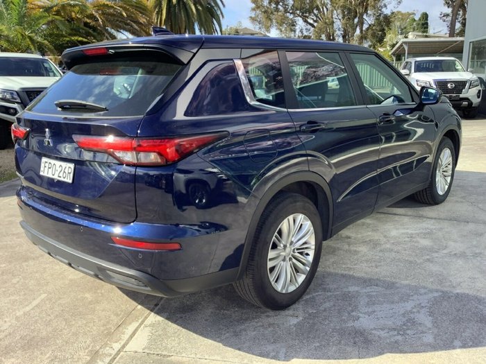 2023 Mitsubishi Outlander ES