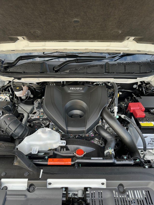 2025 Isuzu D-MAX LS-M MY24 4X4 Dual Range Mineral White