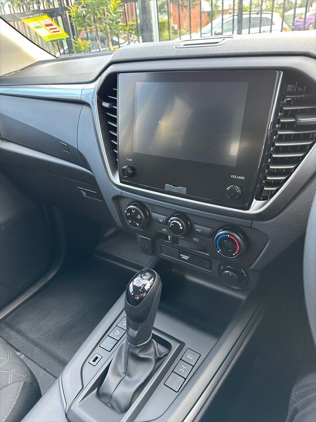2025 Isuzu D-MAX LS-M MY24 4X4 Dual Range Mineral White