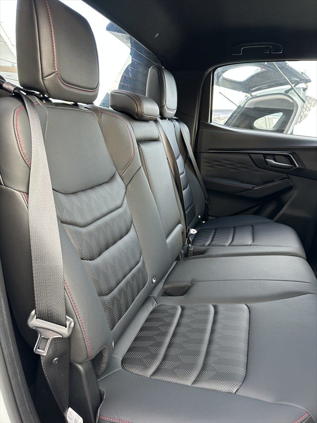 2025 Isuzu D-MAX X-TERRAIN MY24 4X4 Dual Range Mineral White