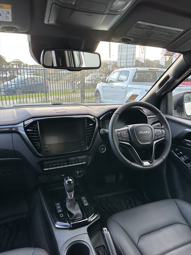 2025 Isuzu D-MAX X-TERRAIN MY24 4X4 Dual Range Mineral White