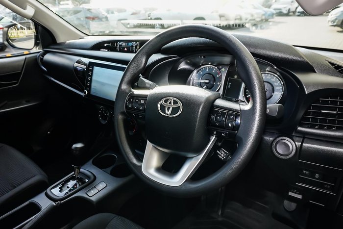 2022 Toyota Hilux SR