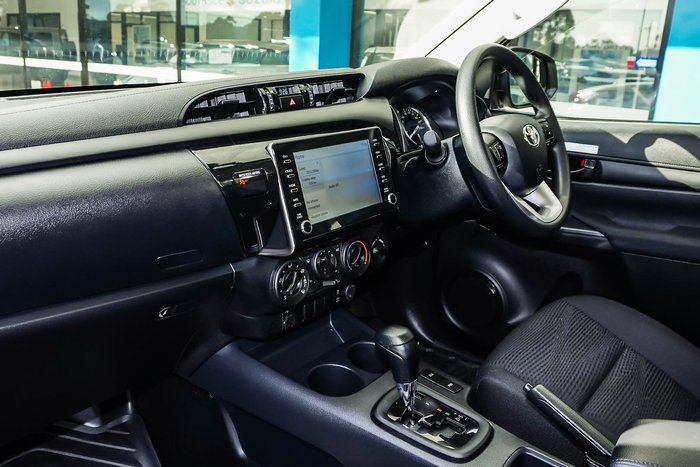 2022 Toyota Hilux SR