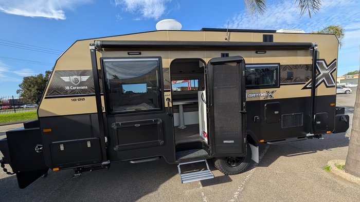 2025 JB Caravans 18' Gator X Triple Bunk Save $13,250 Was $132,500