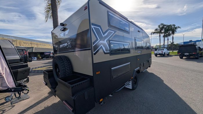 2025 JB Caravans 18' Gator X Triple Bunk Save $13,250 Was $132,500