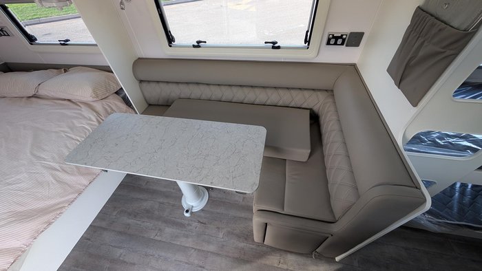 2025 JB Caravans 18' Gator X Triple Bunk Save $13,250 Was $132,500