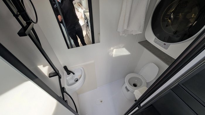 2025 JB Caravans 18' Gator X Triple Bunk Save $13,250 Was $132,500