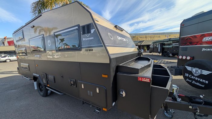 2025 JB Caravans 18' Gator X Triple Bunk Save $13,250 Was $132,500