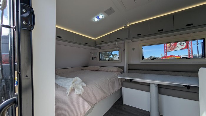 2025 JB Caravans 18' Gator X Triple Bunk Save $13,250 Was $132,500