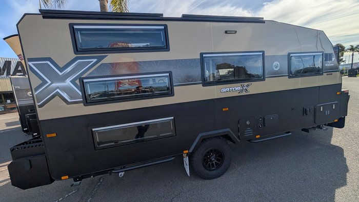 2025 JB Caravans 18' Gator X Triple Bunk Save $13,250 Was $132,500