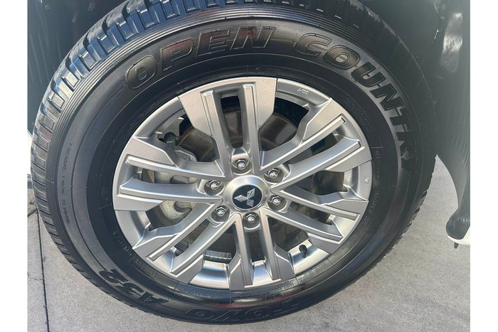 2021 Mitsubishi Pajero Sport GLX