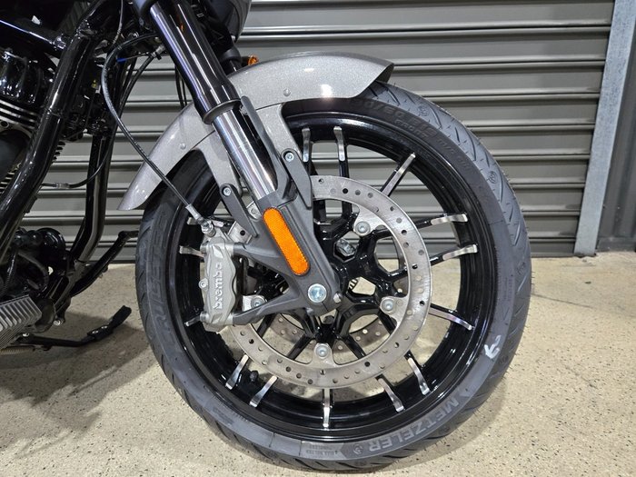 2025 INDIAN SPORT CHIEF RT BLACK