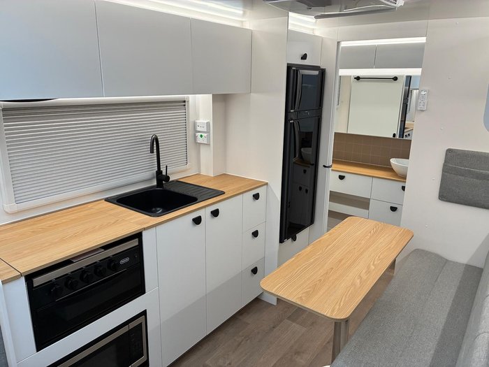 2025 Traveller Destination Track 15