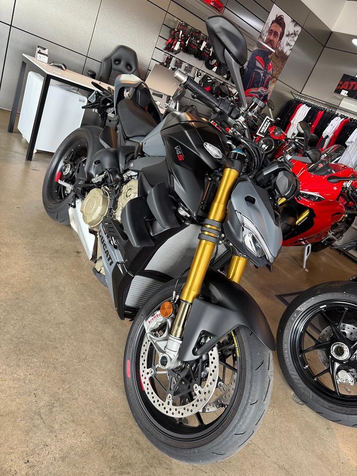 2024 Ducati Streetfighter V4 S Streetfighter Grey