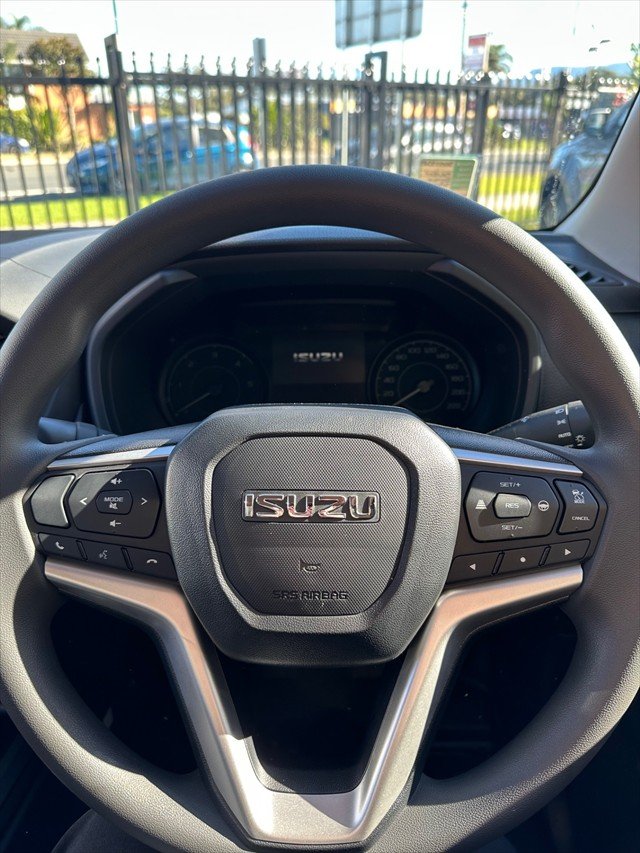 2025 Isuzu D-MAX SX MY24 4X4 Dual Range Mercury Silver Metallic