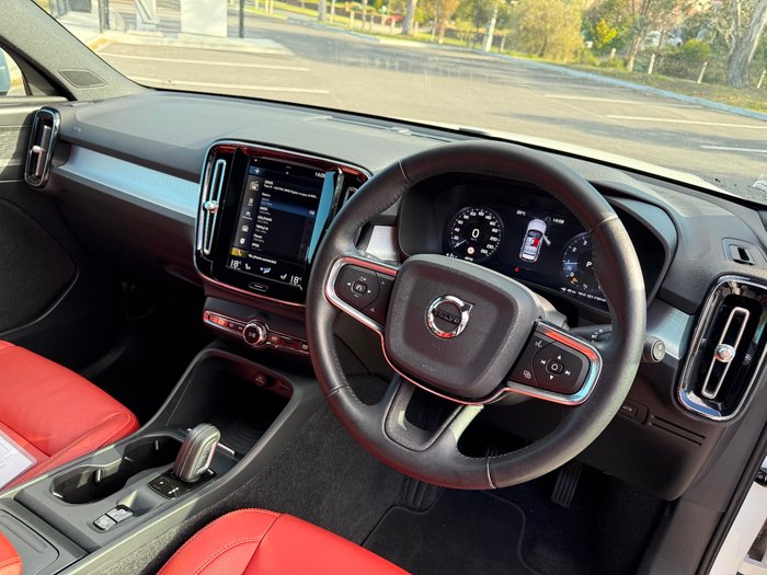 2018 Volvo XC40 T4 Momentum