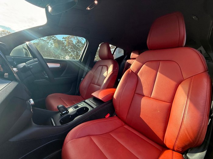 2018 Volvo XC40 T4 Momentum