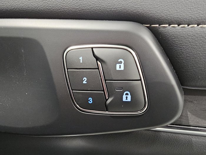 2023 Ford Everest Platinum