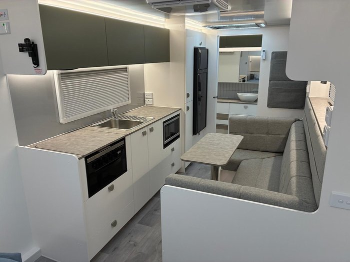 2025 Traveller Destination Track 20