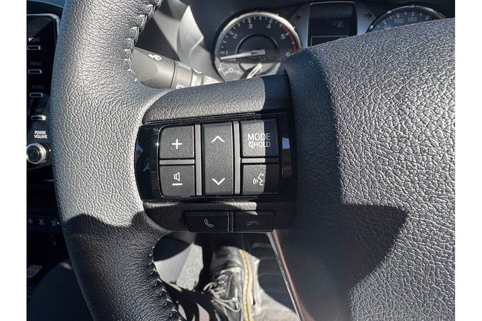 2024 Toyota Hilux SR5 48V