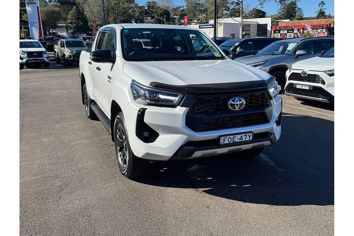 2024 Toyota Hilux SR5 48V