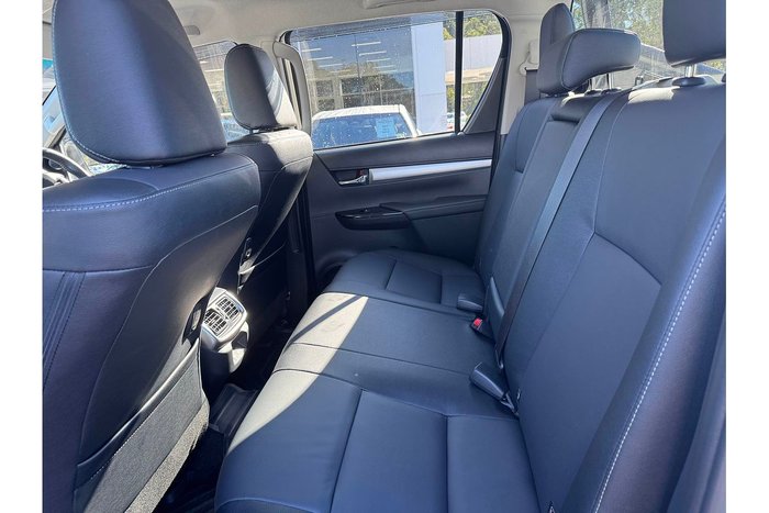 2024 Toyota Hilux SR5 48V