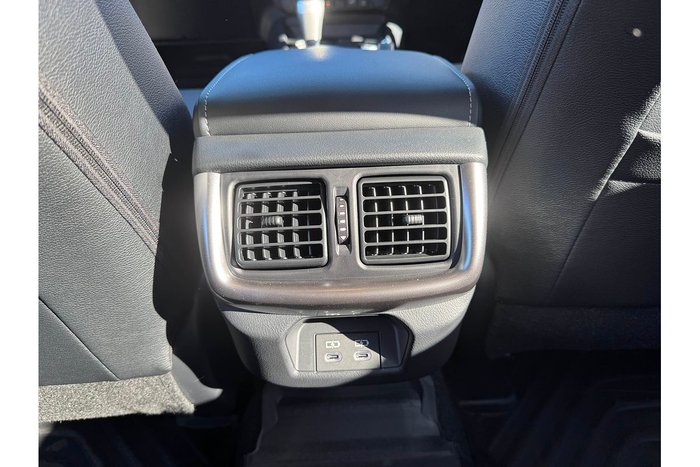 2024 Toyota Hilux SR5 48V