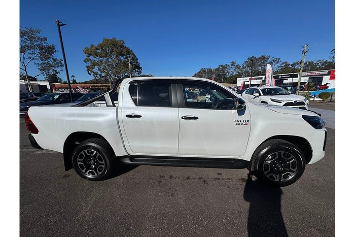 2024 Toyota Hilux SR5 48V