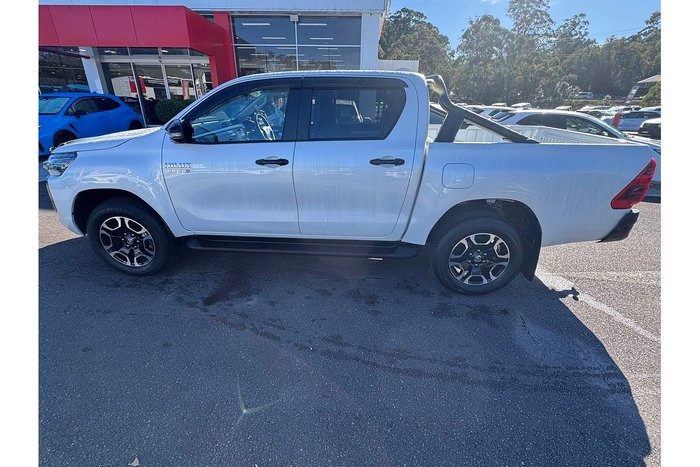 2024 Toyota Hilux SR5 48V