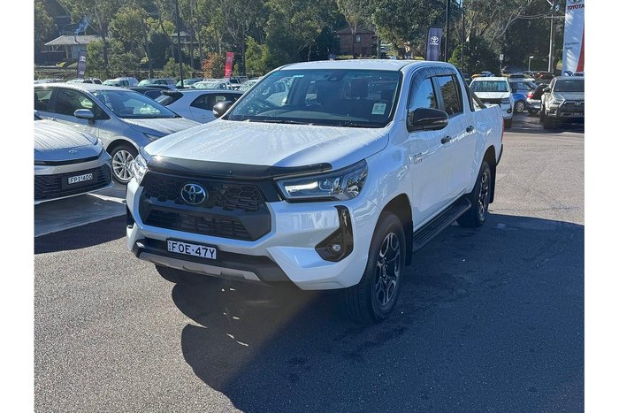2024 Toyota Hilux SR5 48V