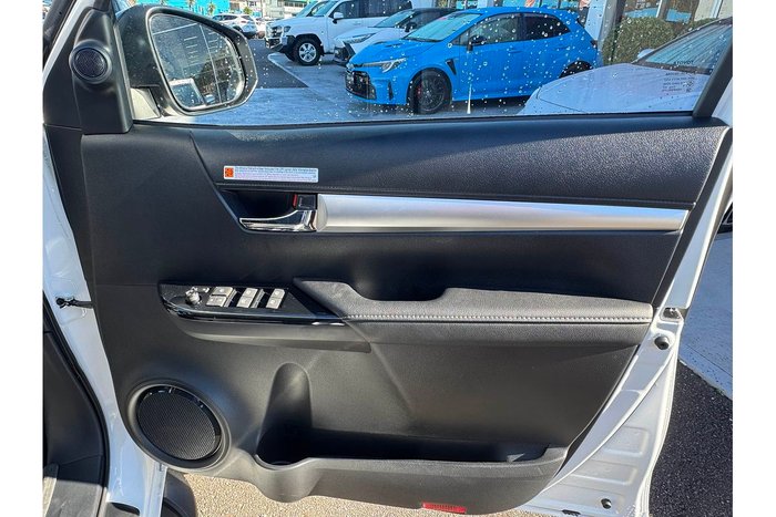 2024 Toyota Hilux SR5 48V