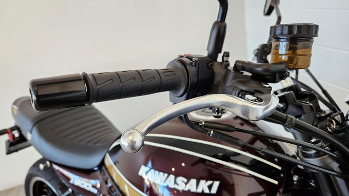 2025 Kawasaki Z900RS (Z900C) Z Red