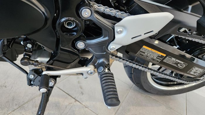 2025 Kawasaki Z900RS (Z900C) Z Red