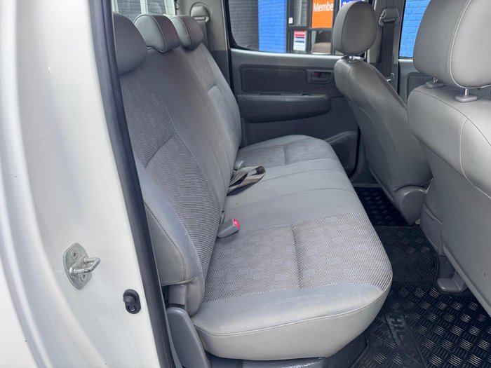 2007 Toyota Hilux SR KUN16R MY08 4x2 Glacier White