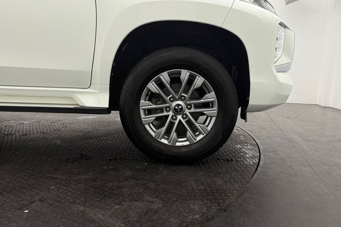 2022 Mitsubishi Pajero Sport GLX