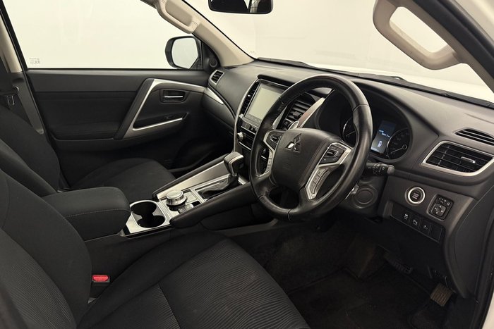2022 Mitsubishi Pajero Sport GLX