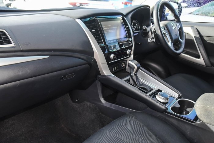 2022 Mitsubishi Pajero Sport GLX