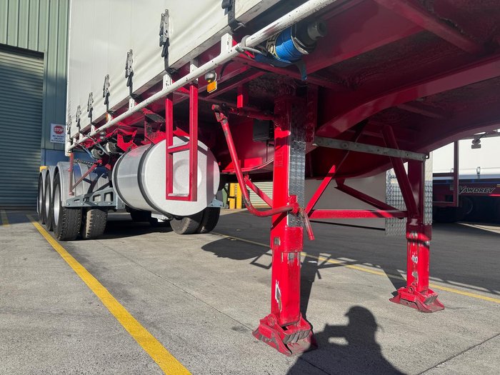 2012 Vawdrey St3 Lead A 12 Pallet Refrigerated Curtain Sider