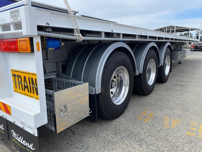 2025 Midland 2025 Flat Top Trailer