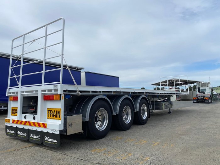 2025 Midland 2025 Flat Top Trailer