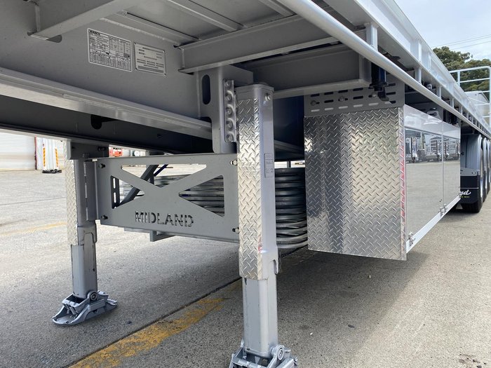 2025 Midland 2025 Flat Top Trailer