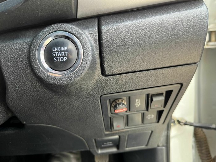 2020 Toyota Hilux SR5