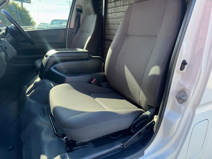 2014 Toyota Hiace KDH221R MY14 French Vanilla