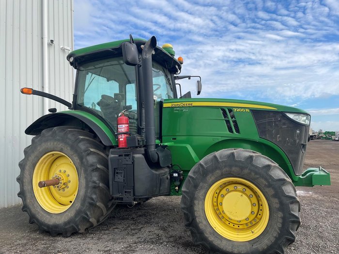 2012 John Deere 7200R Green