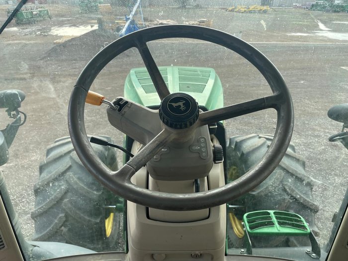 2012 John Deere 7200R Green