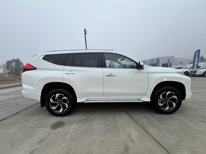 2024 Mitsubishi Pajero Sport GLS
