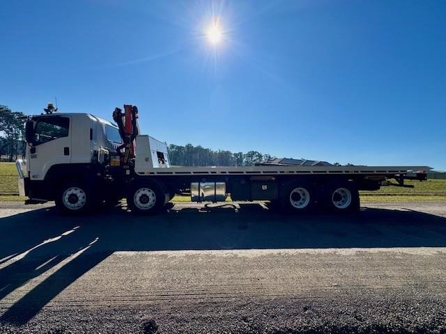 2015 Isuzu Fyh Tilt Tray And Crane Truck, 350Hp, Auto, Only 105K Kms