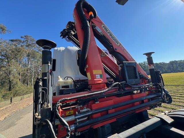 2015 Isuzu Fyh Tilt Tray And Crane Truck, 350Hp, Auto, Only 105K Kms