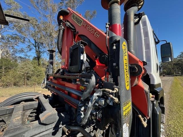 2015 Isuzu Fyh Tilt Tray And Crane Truck, 350Hp, Auto, Only 105K Kms
