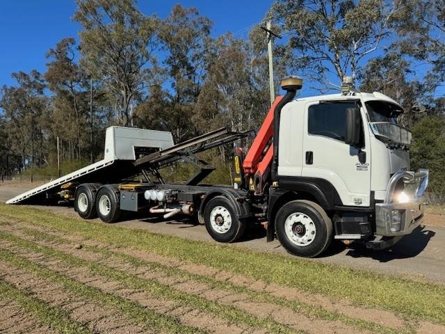 2015 Isuzu Fyh Tilt Tray And Crane Truck, 350Hp, Auto, Only 105K Kms